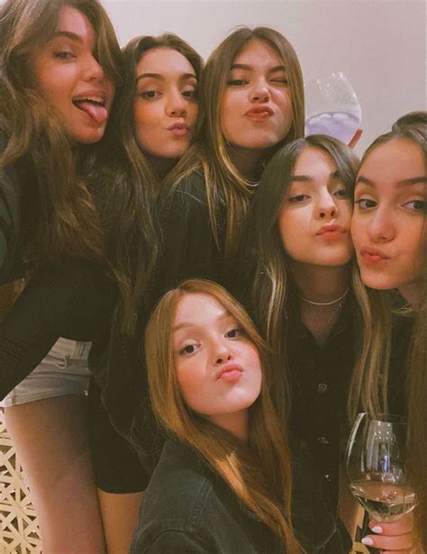 Pin De Yasmin Almeida Em F R I E N D S Fotos Criativas Com Amigas Ideias Para Selfie Fotos