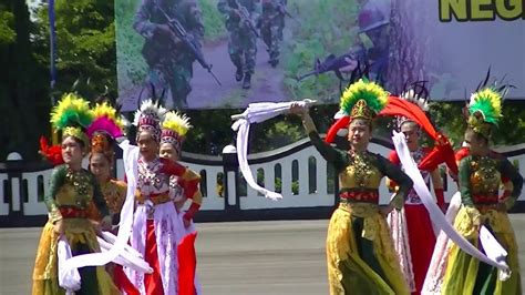 Drumband Secapaad Canka Panorama Dan Tari Kolosal Youtube