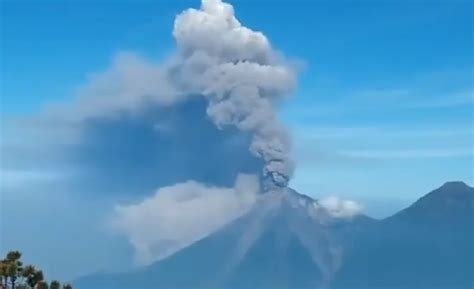 Entra En Erupci N Volc N De Fuego En Guatemala