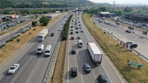 İstanbul İzmir Otoyolu nda bayram yoğunluğu