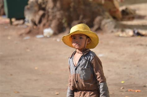 Enfant Enfants Kyaik Hti Yo Rocher d Or Sud est du Myanmar Môn