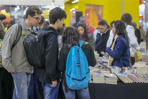 Bienal Vendas Crescem Mas Setor Livreiro Continua Em Crise