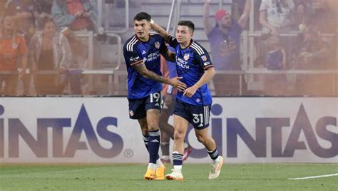 Watch Alvaro Barreal Nets First Home Playoff Goal In Clubs Mls Cup