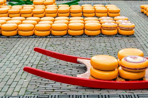 Marché Traditionnel De Fromage De Hollande à Alkmaar, Pays-Bas ...