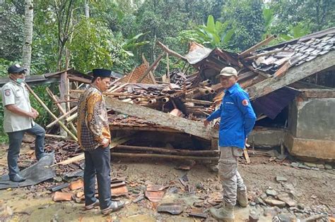 62 Rumah Di Lebak Rusak Disapu Angin Ribut Satu Ambruk