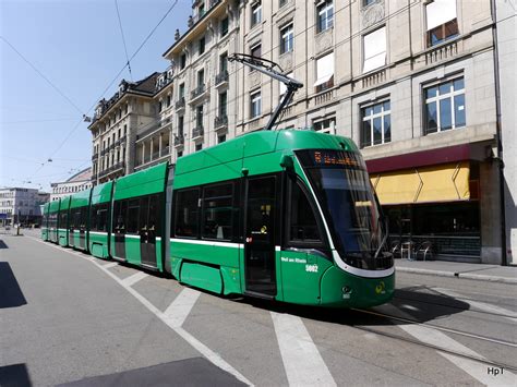 Bvb Tram Be Unterwegs Auf Der Linie Vor Dem Sbb Bahnhof In