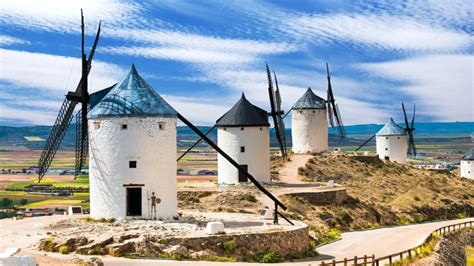 El pueblo lleno de molinos más bonito de Castilla La Mancha según