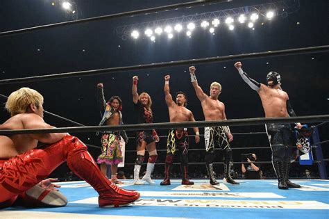 ノアの「金剛」に勝利し、気勢を上げる「ロス・インゴベルナブレス・デ・ハポン」（新日本プロレス提供） ― スポニチ Sponichi Annex 格闘技