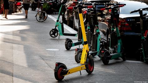 Pariz je na referendumu zabranio električne romobile Slijedi li