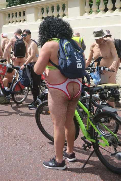 写真特集見渡す限りの裸裸裸 2024年World Naked Bike Ride in ロンドン写真32 デイリー新潮