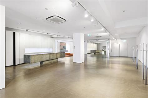 Shop Retail Property For Lease In Level Ground 17 Oxford Street