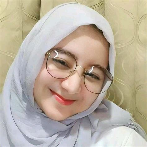 Pin Oleh Jalil Di Beautiful Muslima Jilbab Cantik Orang Cantik Foto