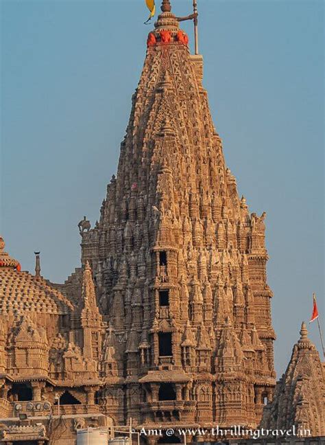 Divine Vibes & Melodious Chants at Shree Dwarkadhish Temple - Thrilling Travel