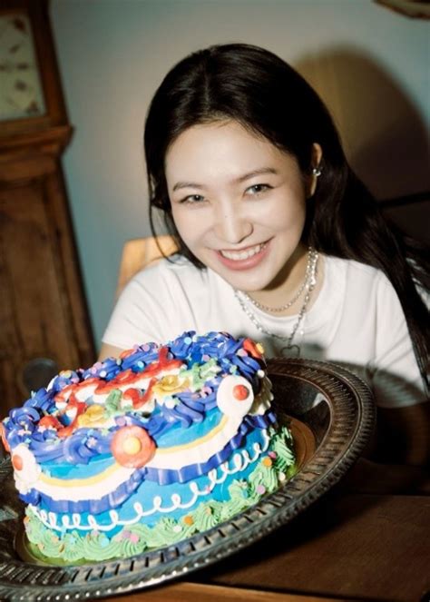 Teasers Released For Red Velvet S New Album The Reve Festival