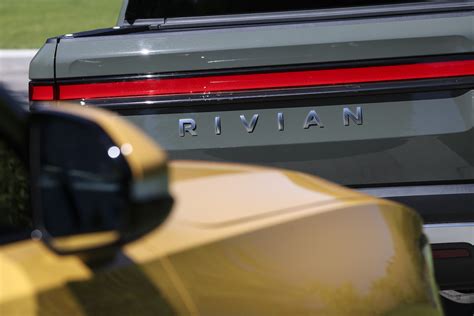 Theres 1 Thing That Might Stop Rivian R1t Shoppers From Buying