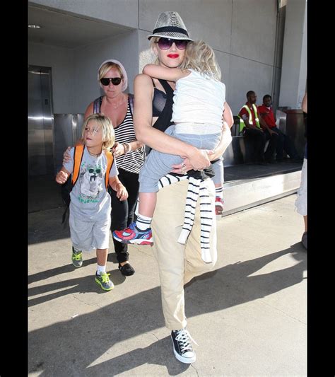 Photo Gwen Stefani Arrive L A Roport De Los Angeles Avec Ses Fils