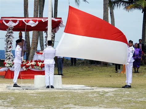 Menteri Pdtt Pimpin Upacara Hut Ri Ke Di Pulau Miangas Pln Hadirkan