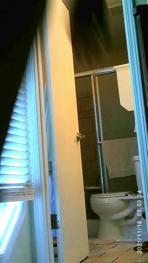 Ugly wife naked changing in the bathroom ThisVid Türkçe