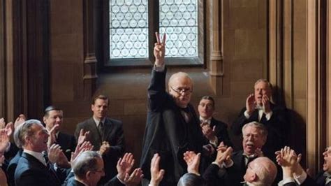 Lora Più Buia Al Cinema La Storia Di Churchill Agli Inizi Della Guerra