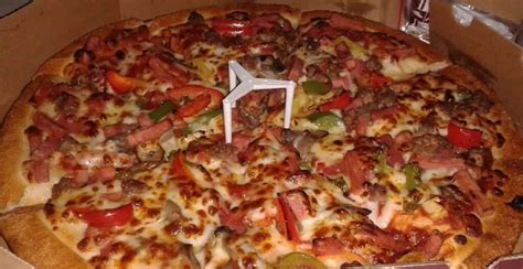 What Toppings Go On A Supreme Pizza Dominos Pizza Hut