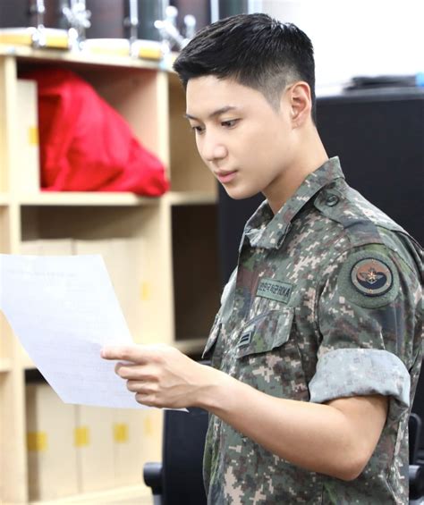 5 K Pop Idols Who Looked Incredibly Handsome In Their Military Buzz Cut Part 2 Trends In