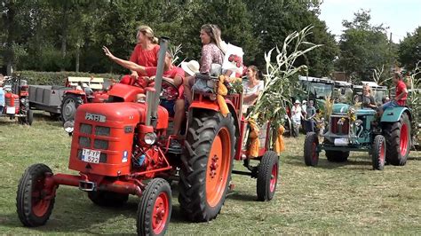 Eintreffen Der Oldtimer Auf Dem Festgel Nde Traktoroldtimertreffen In