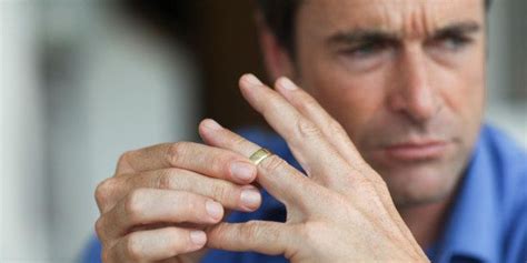 3 Reasons Divorce Is Harder On Men Than Women Huffpost Life