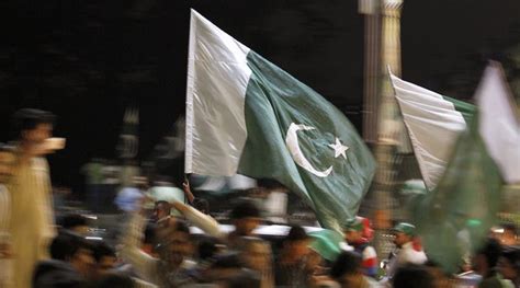 Pakistan Marks Independence Day President Raises Kashmir Issue World