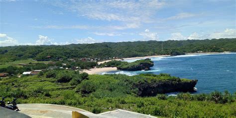 Pantai Sarangan Gunung Kidul Daya Tarik Aktivitas Lokasi And Harga