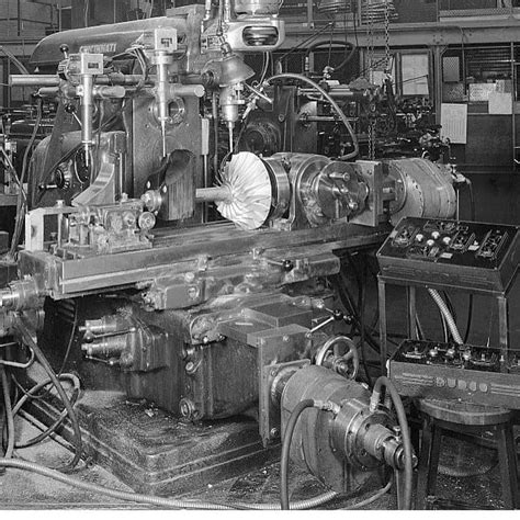 Vintage Cincinnati milling machine - photo