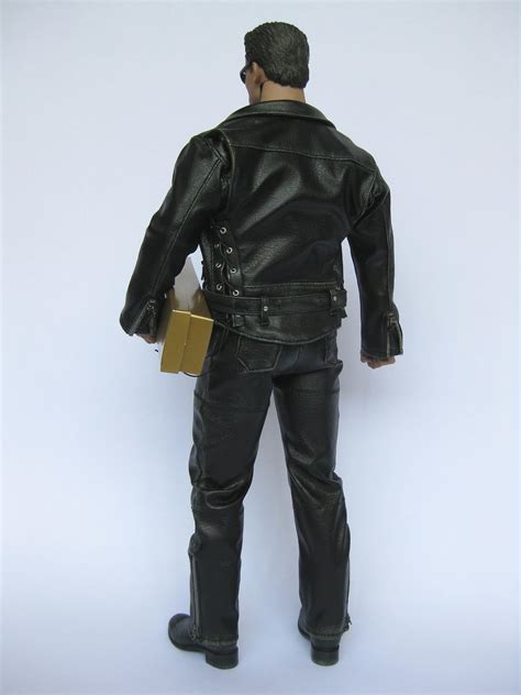DeSMOnd Collection Hot Toys T In Terminator Pt