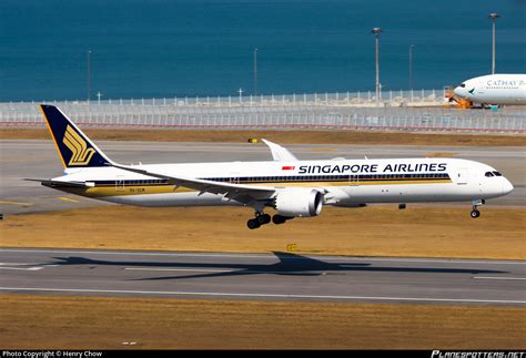 V Scm Singapore Airlines Boeing Dreamliner Photo By Henry Chow