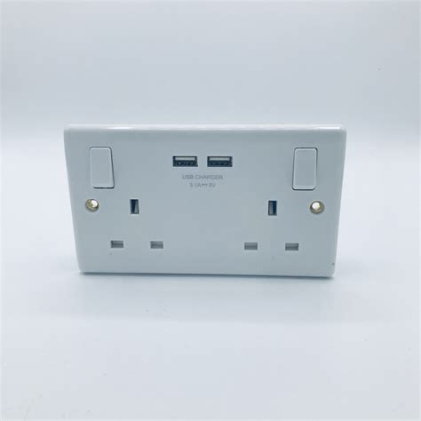 Plug Socket With USB - Free up your sockets