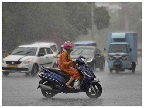 Delhi Heavy Rain Lashes Parts Of National Capital Traffic Disrupted