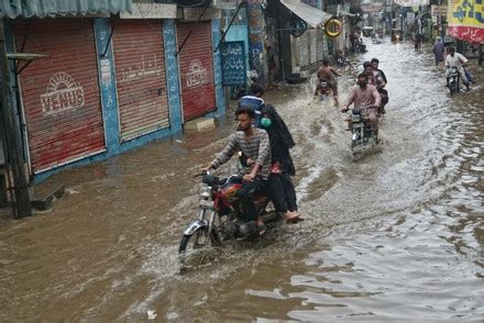 Pakistani Commuters People Wade Through Flooded Editorial Stock Photo