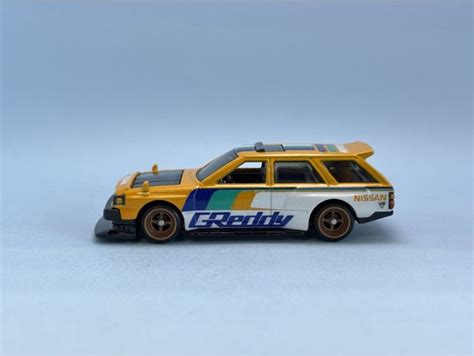 Hot Wheels Premium Garage Diorama Greddy Nissan Maxima Drift Car