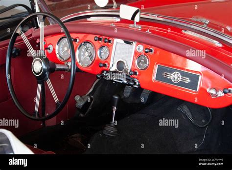 Mga Dashboard Steering Wheel Hi Res Stock Photography And Images Alamy