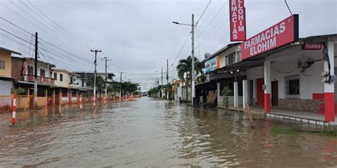 Calles Y Colegios De Chone Están Inundados Tras El Intenso Aguacero De