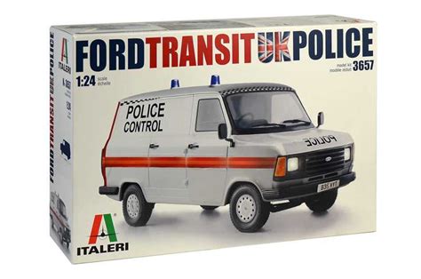 Italeri 3657 Ford Transit UK Police 1 24 Vše pro modeláře Art Scale