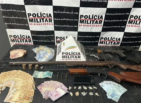 Dono de um bar é preso após PM apreender porções de crack armas e