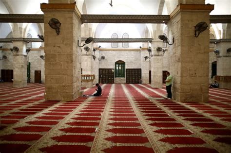 Jerusalems Al Aqsa Mosque Compound Reopens After More Than Two Months