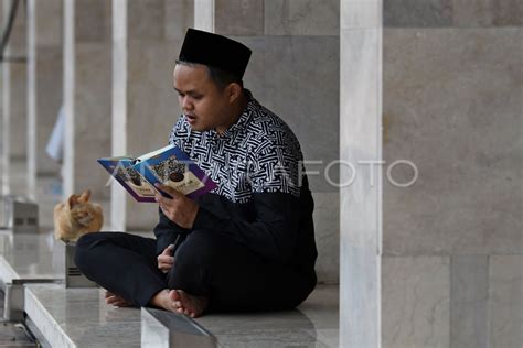 Mengisi Ramadhan Dengan Tadarus Al Quran Antara Foto