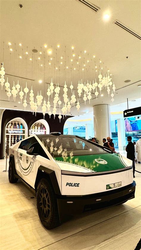 Tesla Cybertruck Ecco Il Modello Dedicato Alla Polizia Di Dubai