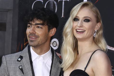 Joe Jonas Et Sophie Turner Le Mystère Autour De La Naissance De Leur Bébé