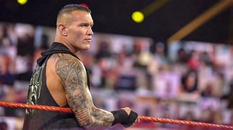 How many skull tattoos does Randy Orton have?