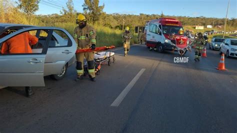 Acidente Envolvendo Cinco Carros E Um Nibus Deixa Uma Pessoa Ferida Na