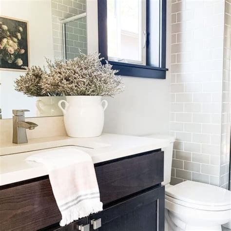 Exquisite Farmhouse Half Bath Ideas That Go Big On Style