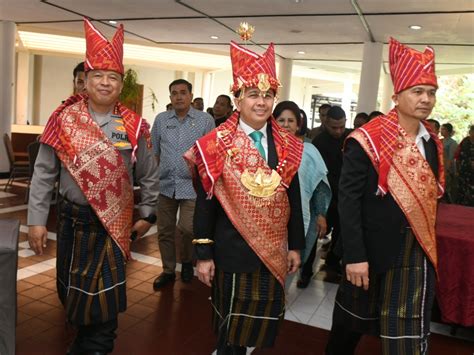 Buka Festival Bunga Dan Buah Pj Gubernur Sumut Agus Fatoni Kagum