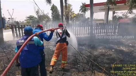 Lahan Kosong Samping Spbu Tuban Terbakar