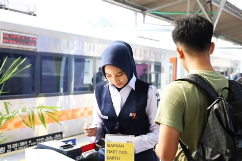 Tiket Kereta Api Libur Nataru Mulai Dijual Ini Cara Pesannya